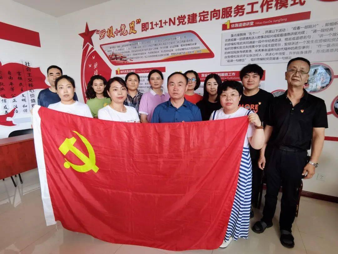 午评：创业板指半日涨近1% 光伏等新能源赛道反弹