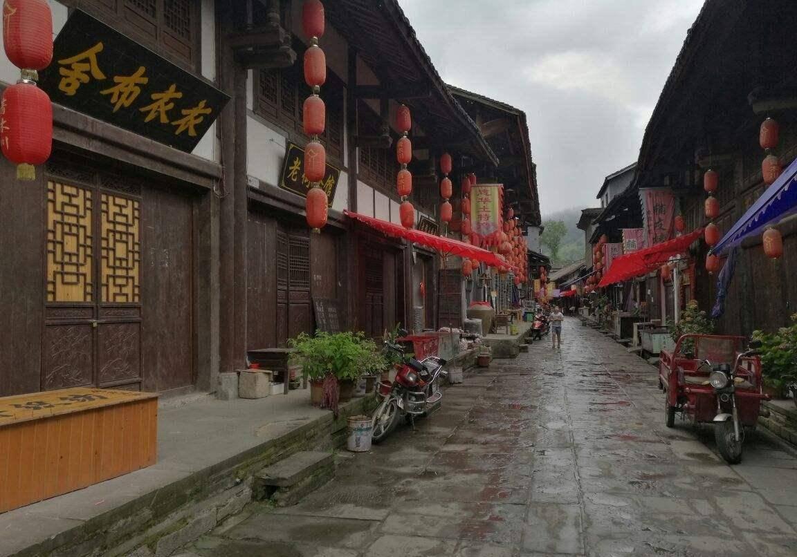 胖了也有胖了的好处,穿包臀裙臀线更加明显了